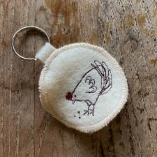 Embroidered key ring - Hen