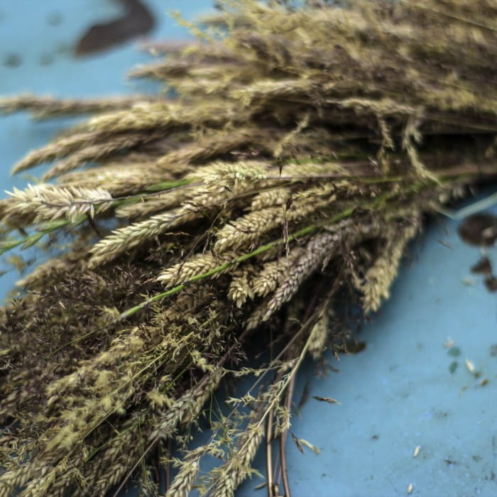 making a grass wreath