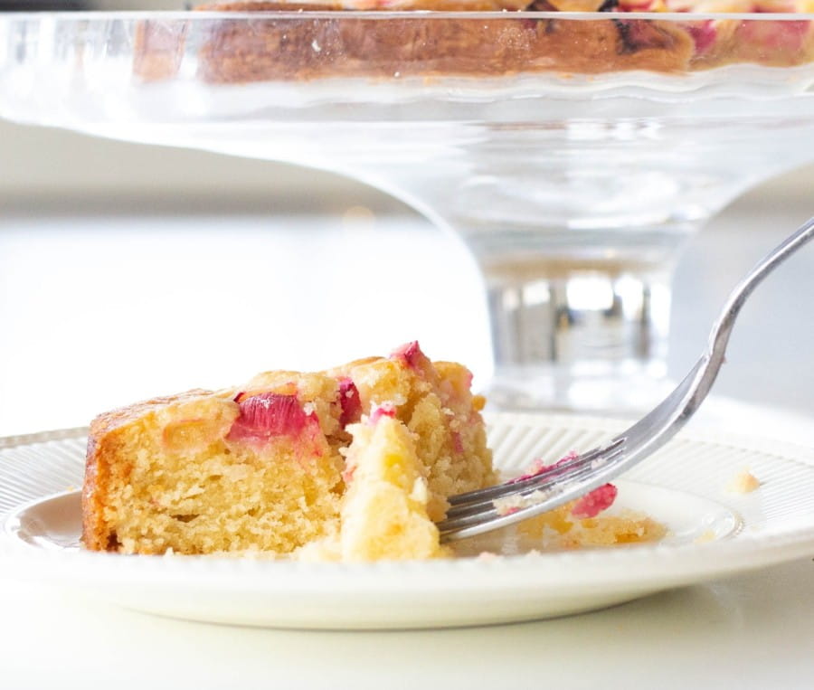 rhubarb and almond cake
